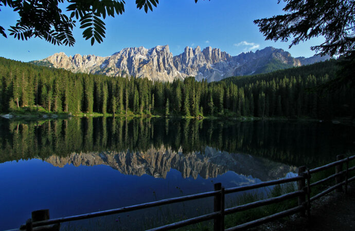 Il lago di Carezza, il lago dell’arcobaleno