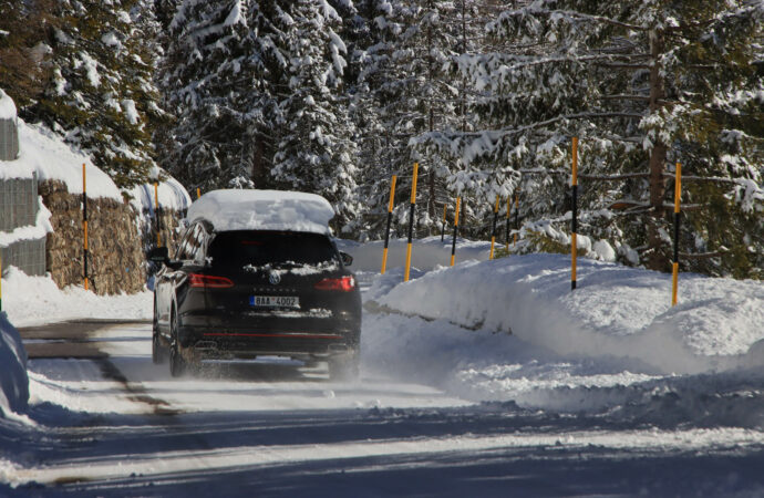 Guidare in sicurezza in Val di Fassa: la montagna d’inverno non perdona errori