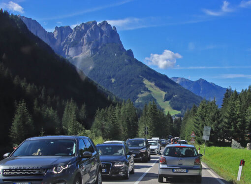 Traffico estivo in Val di Fassa: soluzioni concrete per un turismo sostenibile
